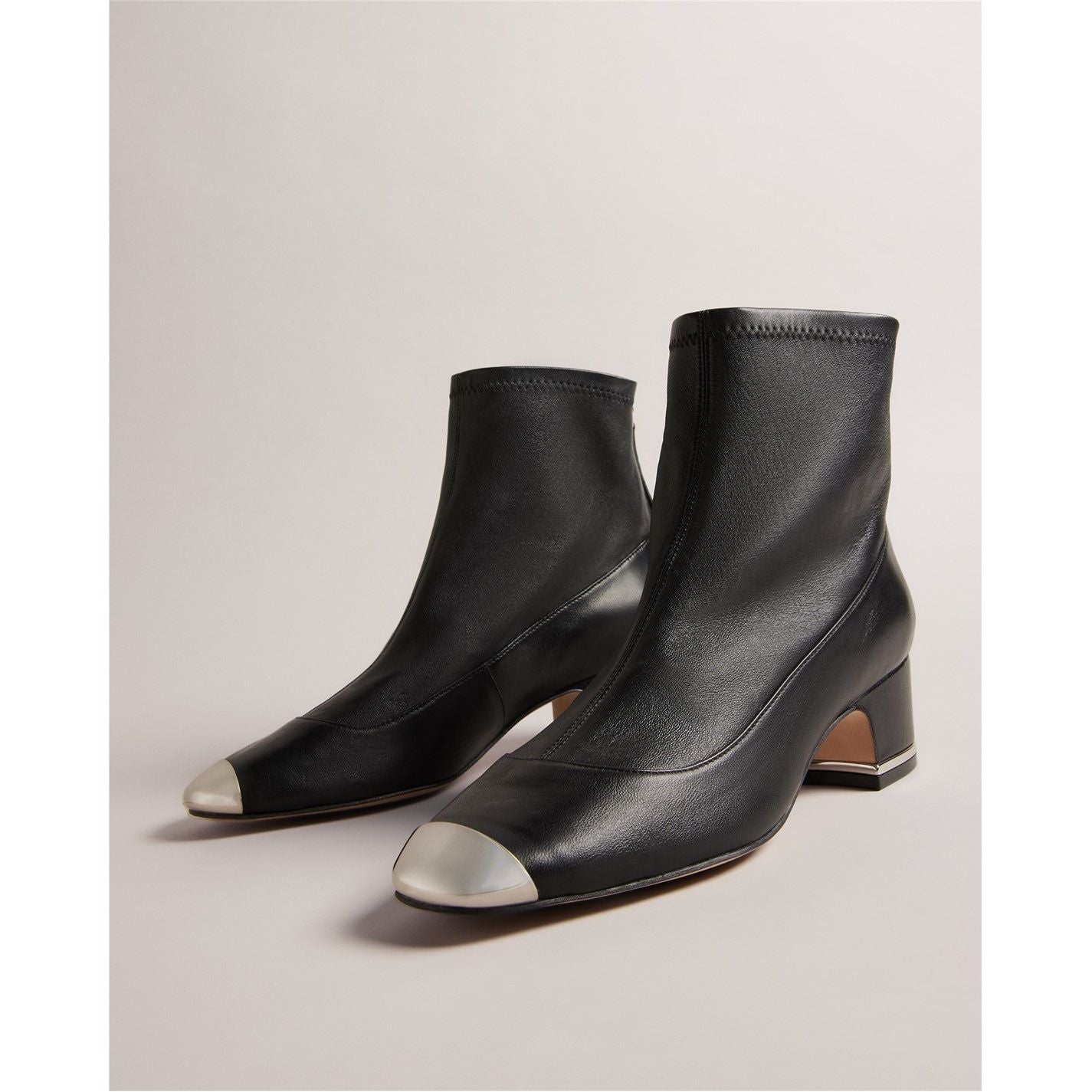  Neomlia Ankle Boots Black