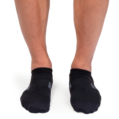 On Ultralight Low Sock Black | White