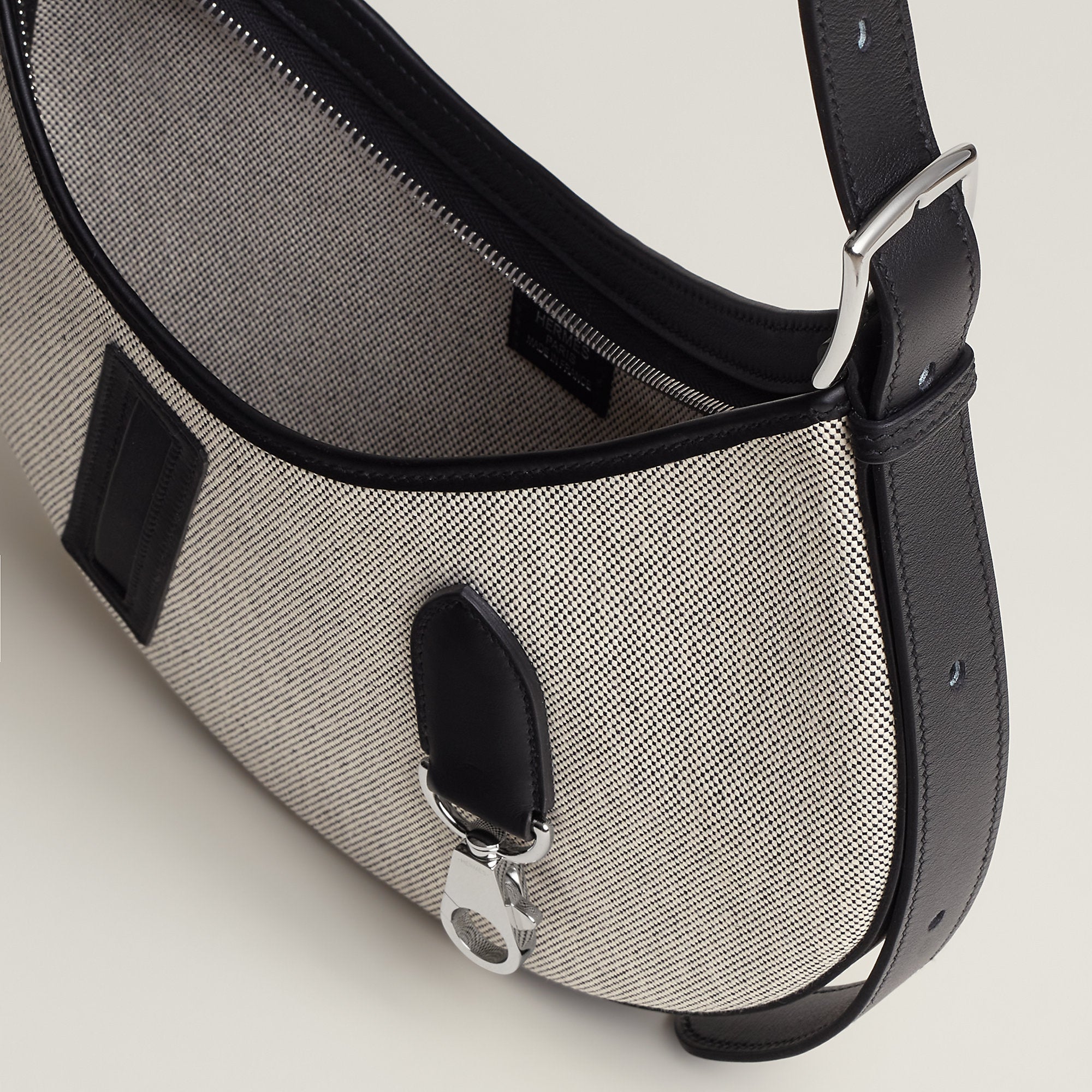  Hermes P'Tit Arcon Toile & Cuir Bag Cru Noir