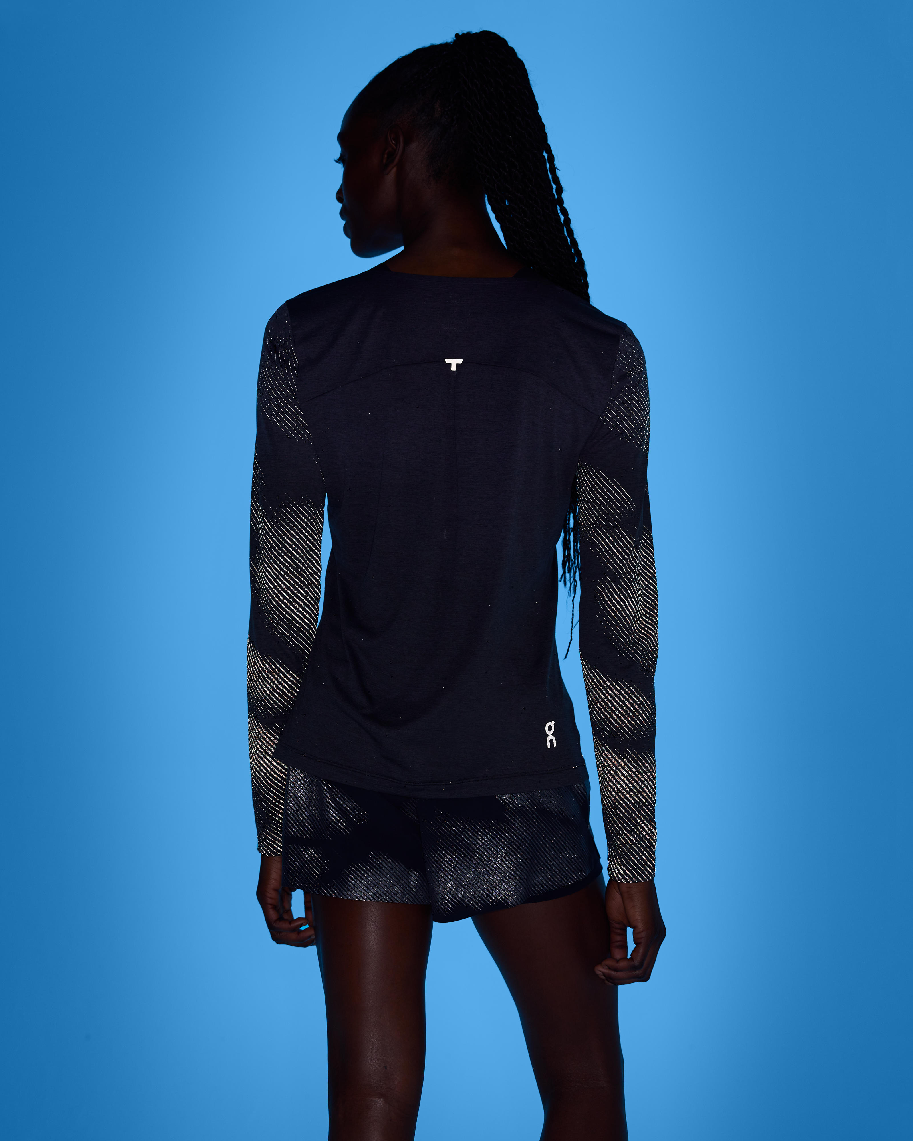 on performance long-t lumos Black | Iron (Women's)