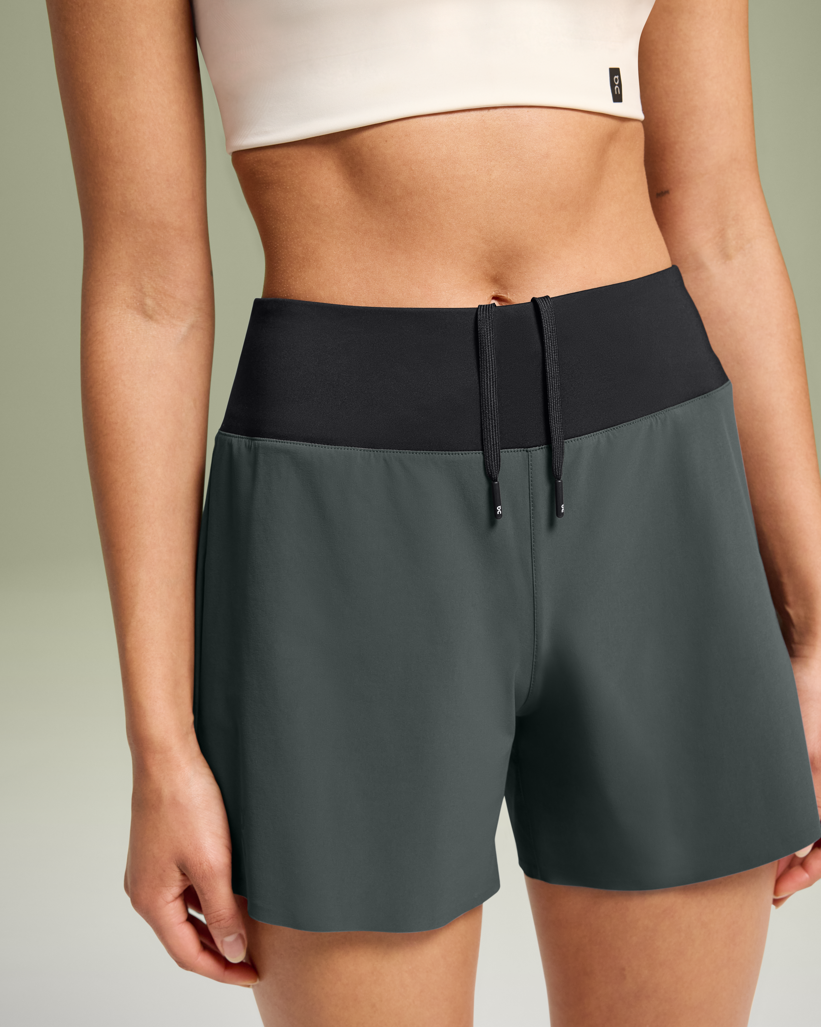 on 5" running shorts Lead | Black (Women's)