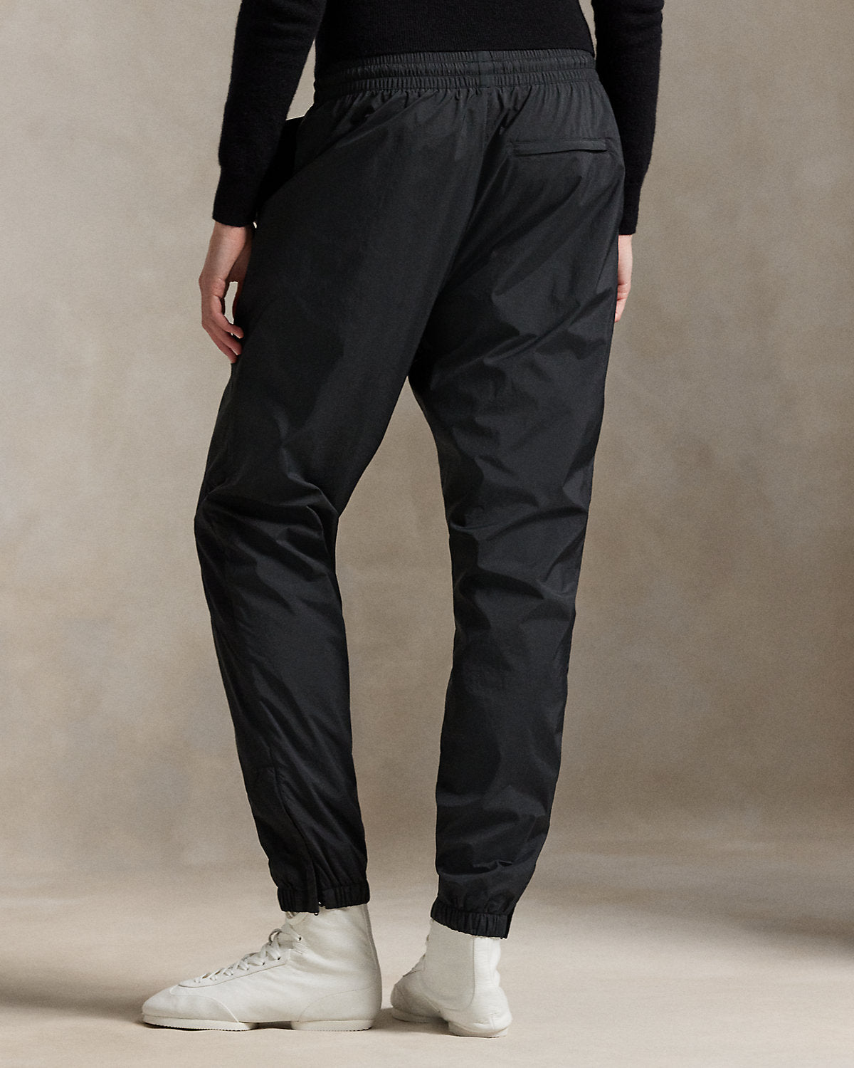#color_polo-black