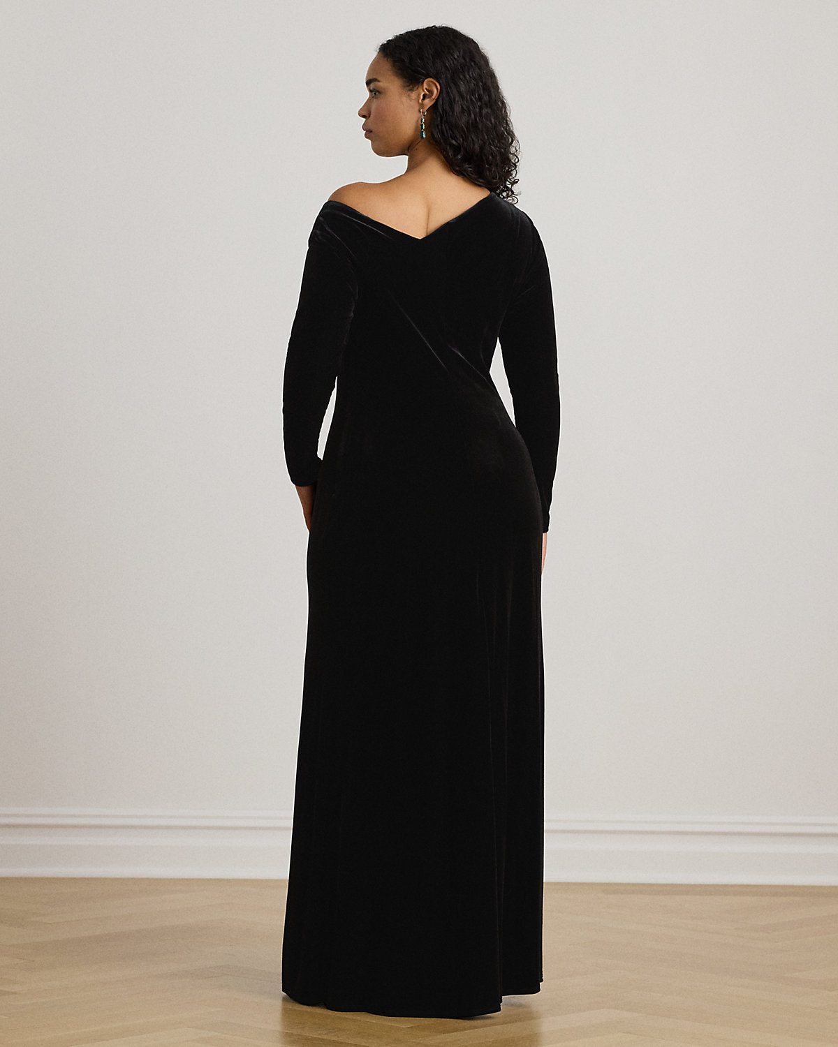 #color_black-velvet