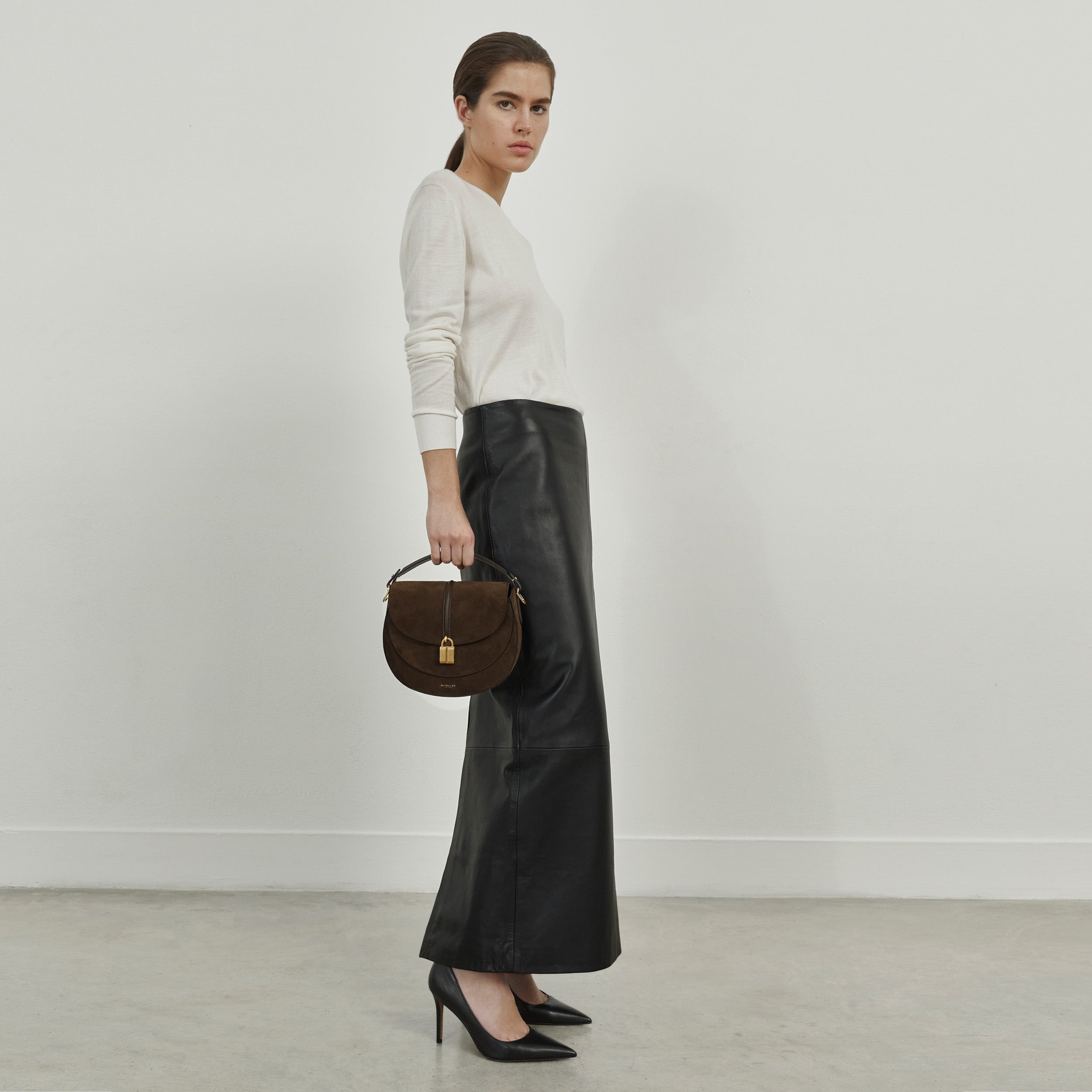 DeMellier The Siena Saddle mocha suede & mocha small grain