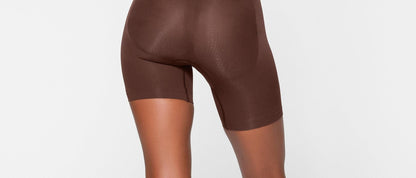 Skims Seamless Sculpt Mid Thigh Short Cocoa