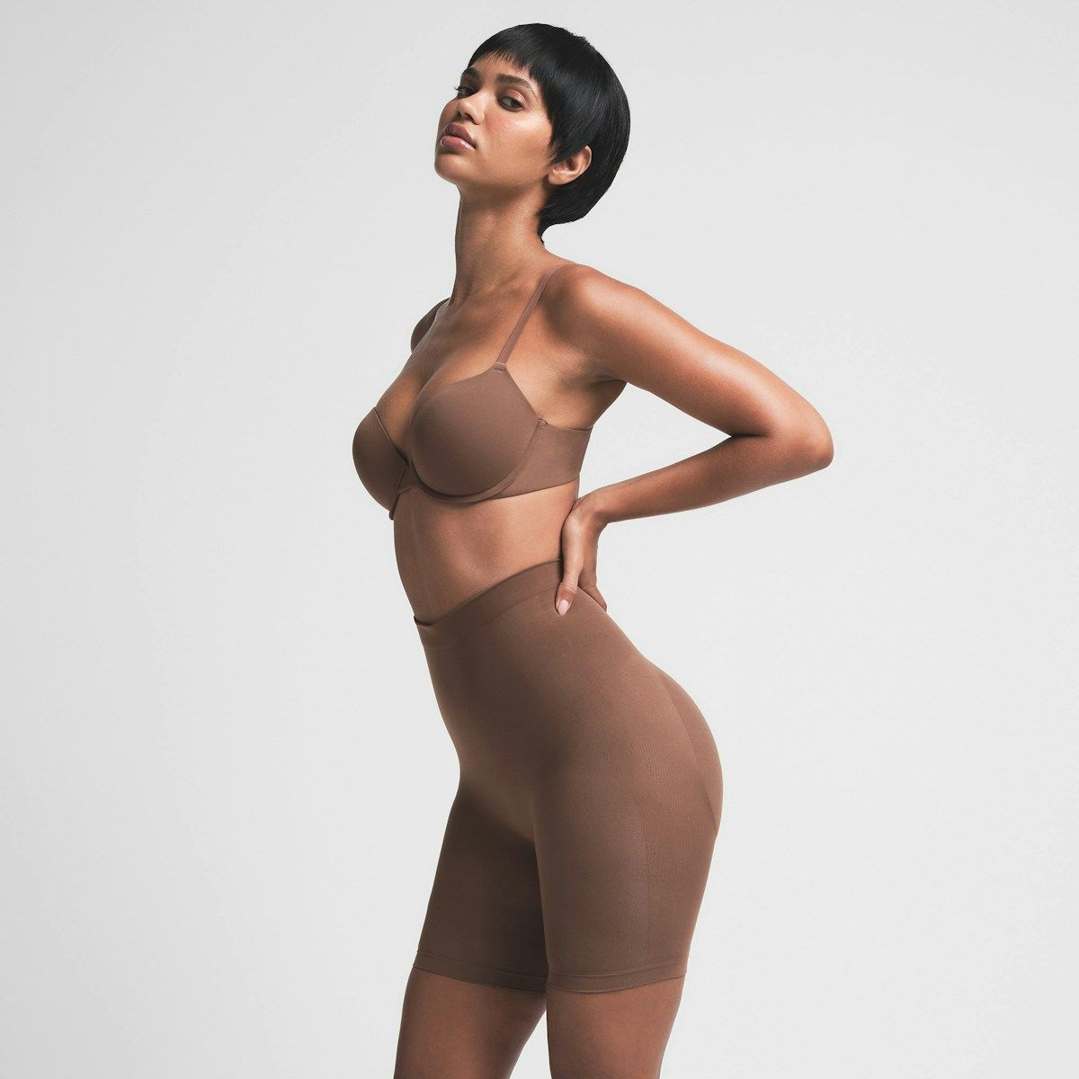 Skims Seamless Sculpt Mid Thigh Short