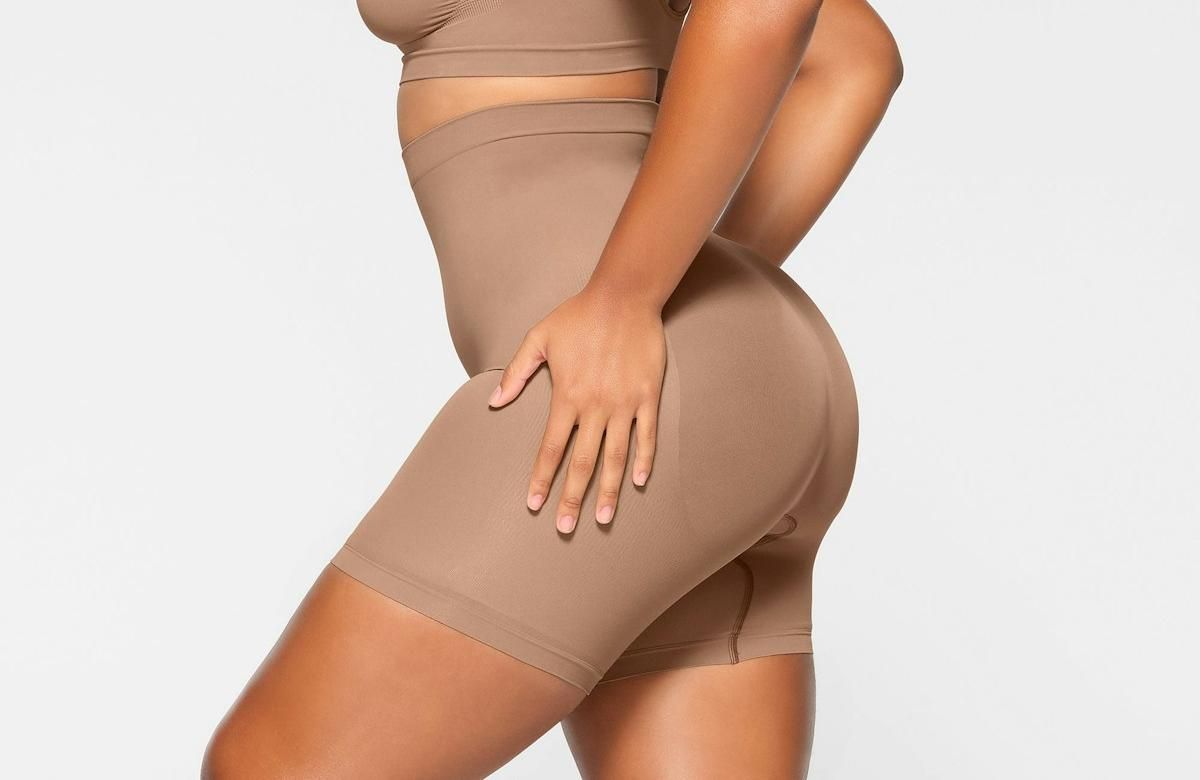 Skims Seamless Sculpt Mid Thigh Short