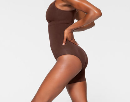 Skims Seamless Sculpt Solution Short Left Leg Exposed Cocoa