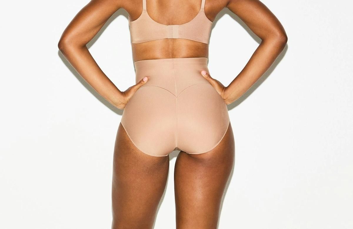 Skims Body Core Sculpt Butt Lifting Brief