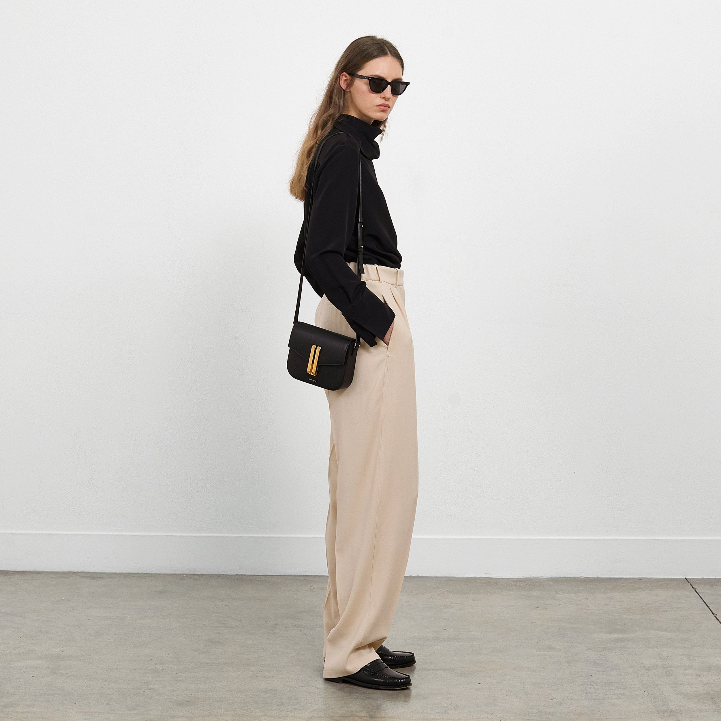 DeMellier The Small Vancouver black smooth