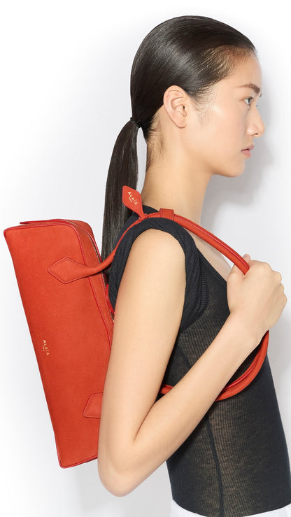 Alaïa Le Teckel Medium Bag In Nubuck