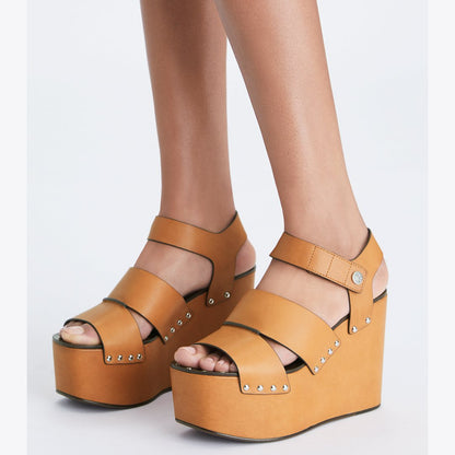 Tory Burch Studded Platform Wedge Camello