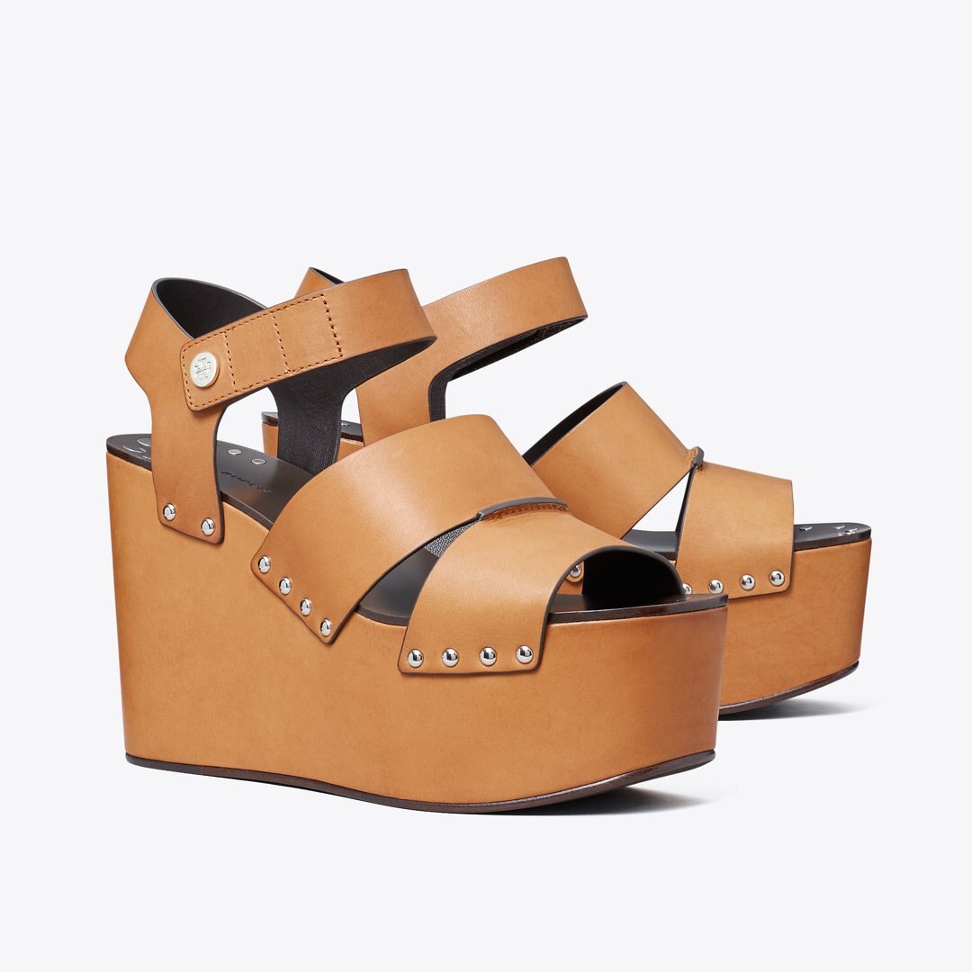 Tory Burch Studded Platform Wedge Camello