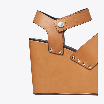 Tory Burch Studded Platform Wedge Camello
