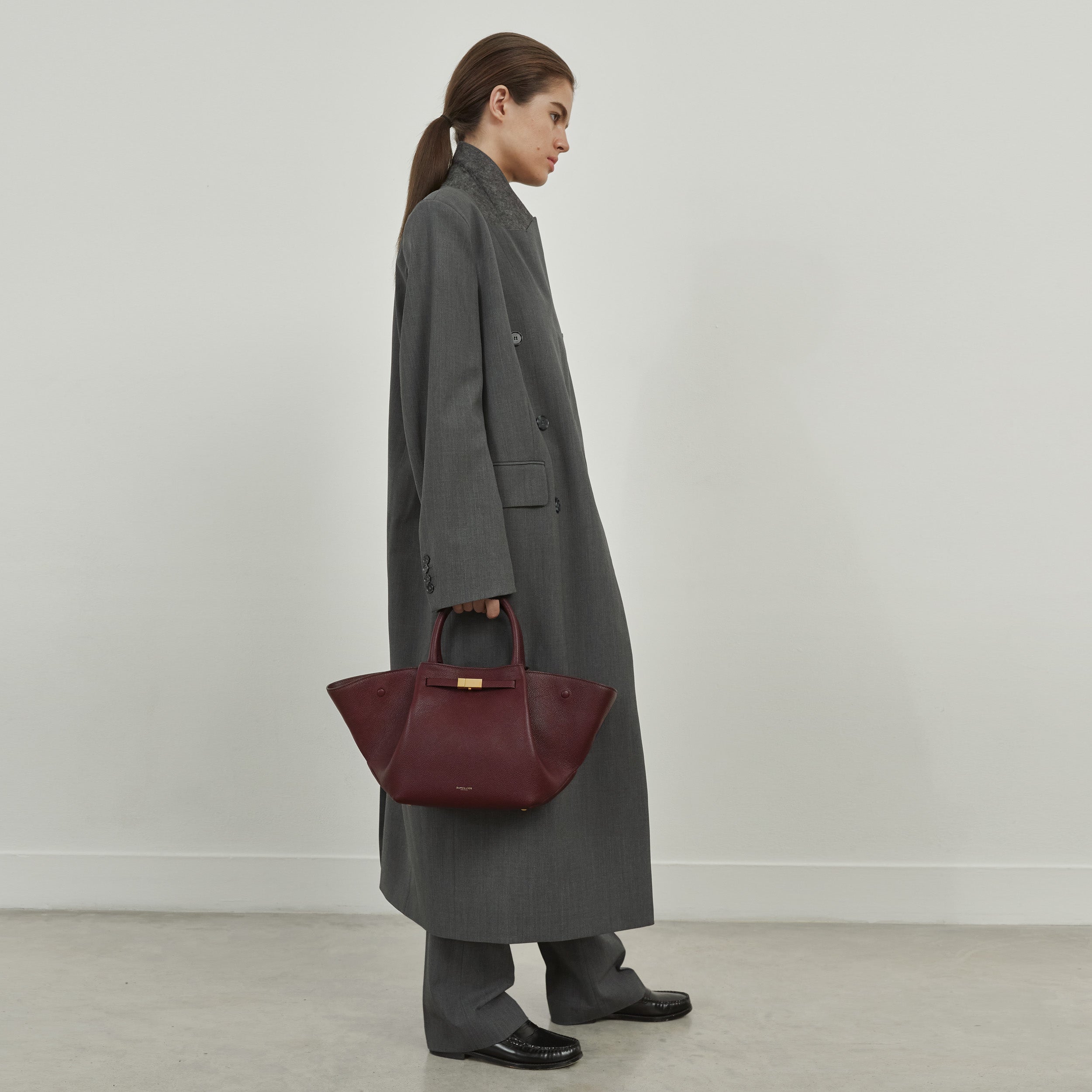DeMellier The Midi New York burgundy small grain