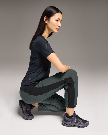 On Track Pants Lead | Black (Women'S)