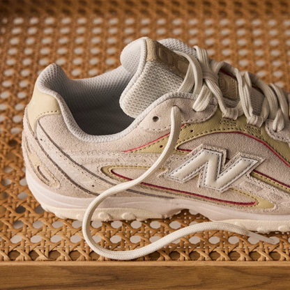 New Balance 204L Sea Salt With Bone And Pink Eraser Sea Salt With Bone And Pink Eraser