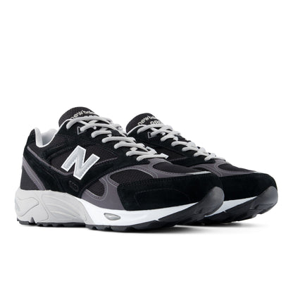 New Balance 880R Black