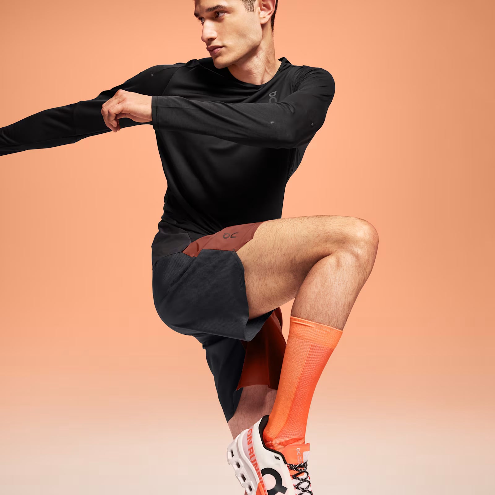 On Lightweight Shorts Auburn | Black