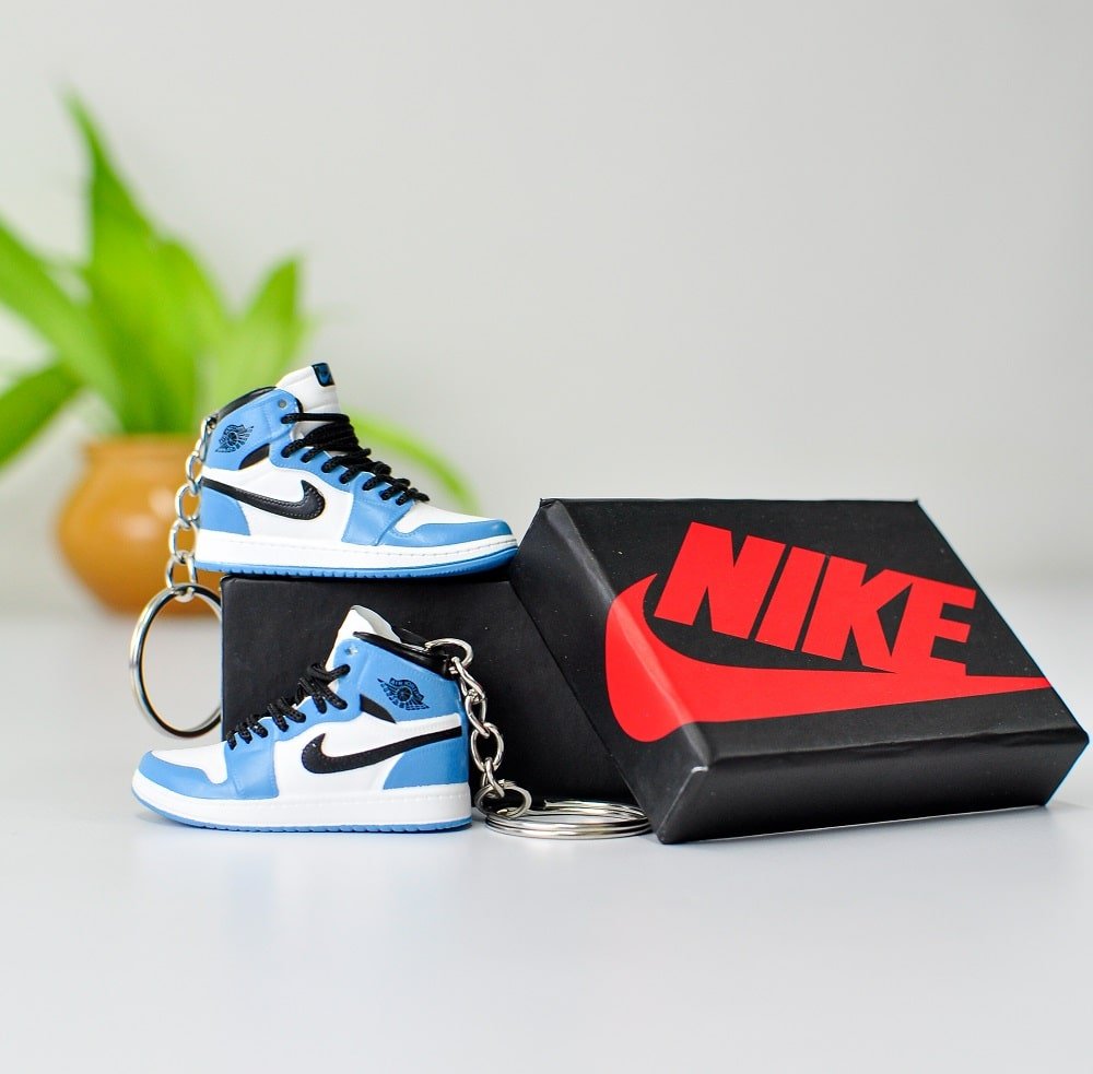 3D Sneaker Keychain With Box - AJ1 UNC