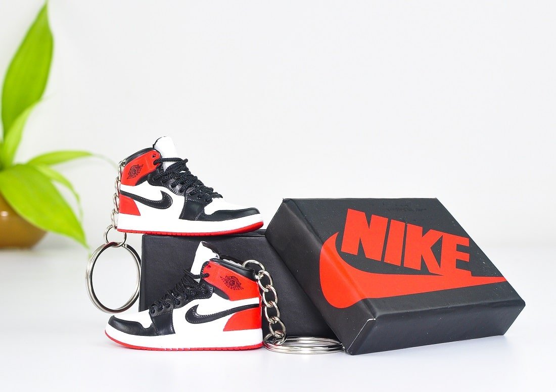 3D Sneaker Keychain With Box - AJ1 Black Toe