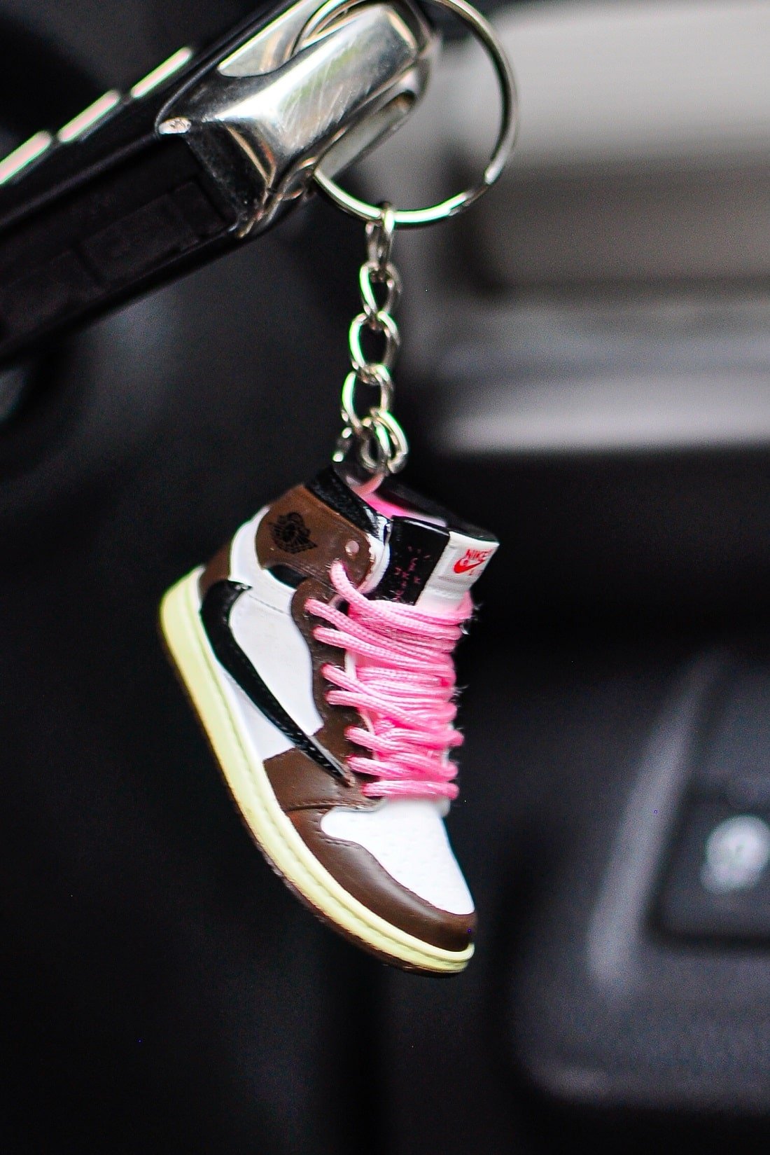3D Sneaker Keychain Travis Mocha High