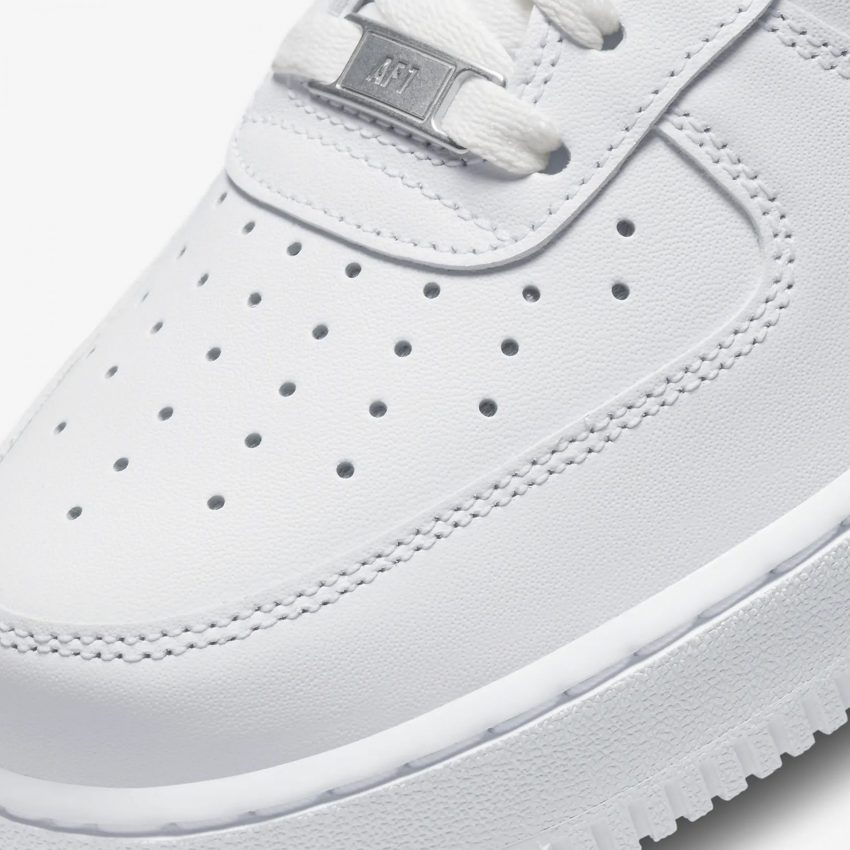 nike air force 1 07 triple white