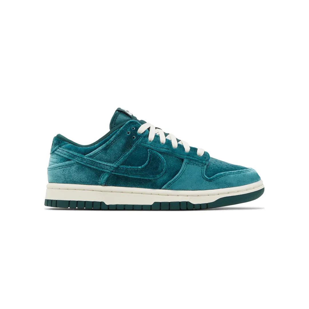 nike dunk low green velvet
